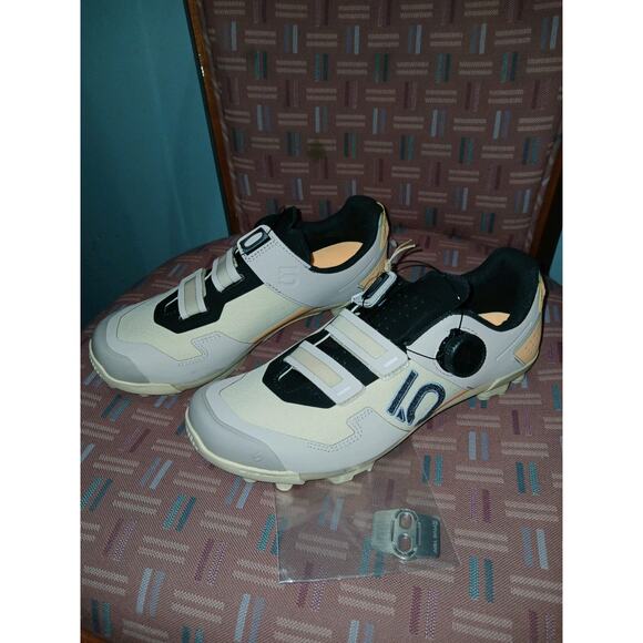 New Adidas Five Ten Kestrel BOA women’s Sz 9 mountain bike shoes sand HQ6032 - Picture 3 of 8